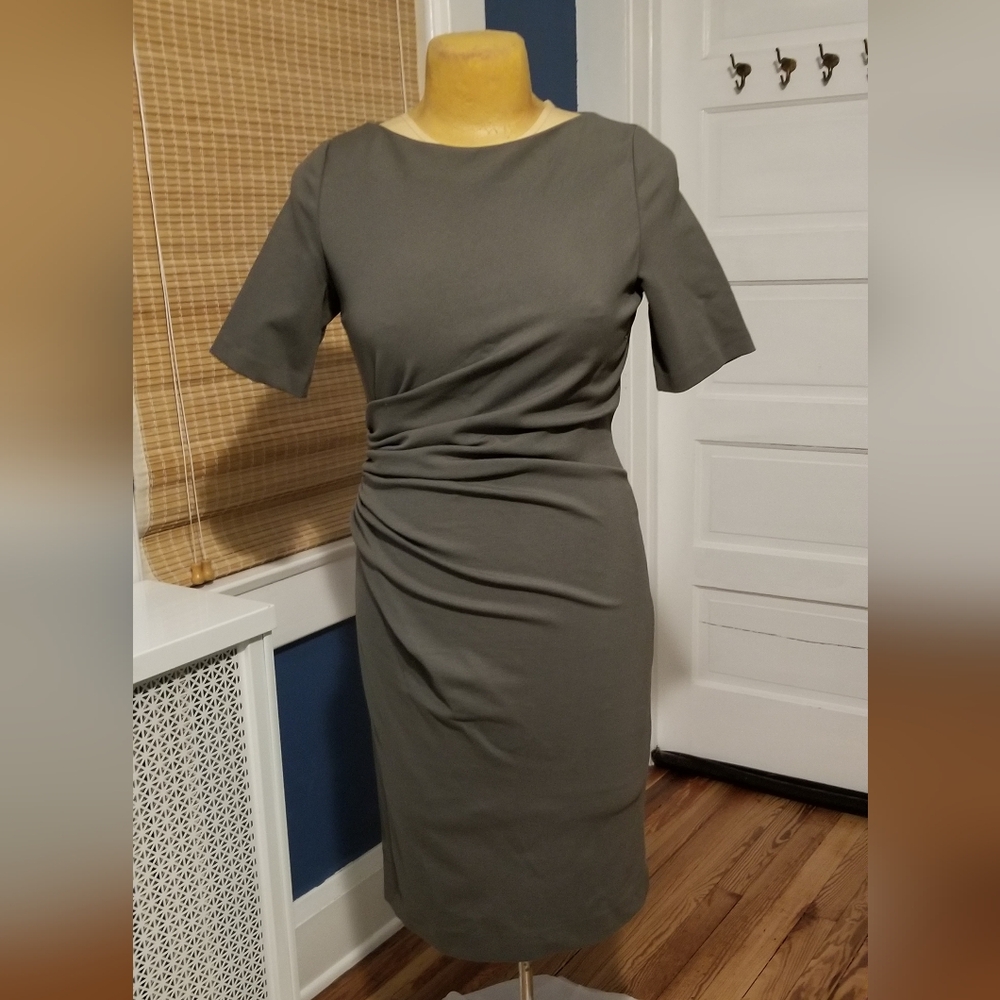 NWT Lafayette 148 Elegant Gren-Gray (shale) Dress with side ruching. size 12